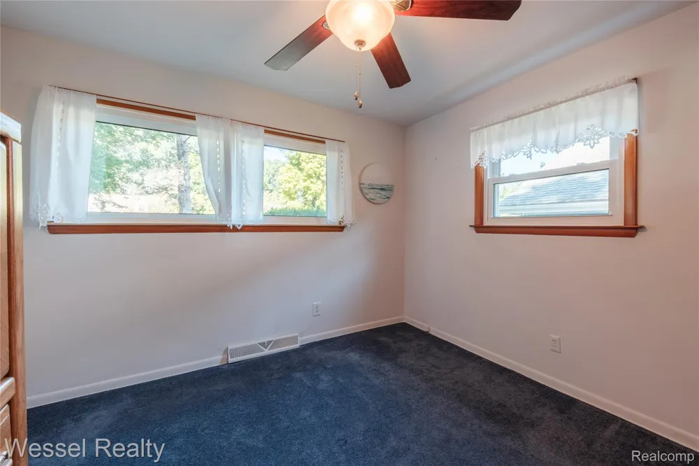 2546 Oakwood Drive Port Huron Charter Township, MI 48060