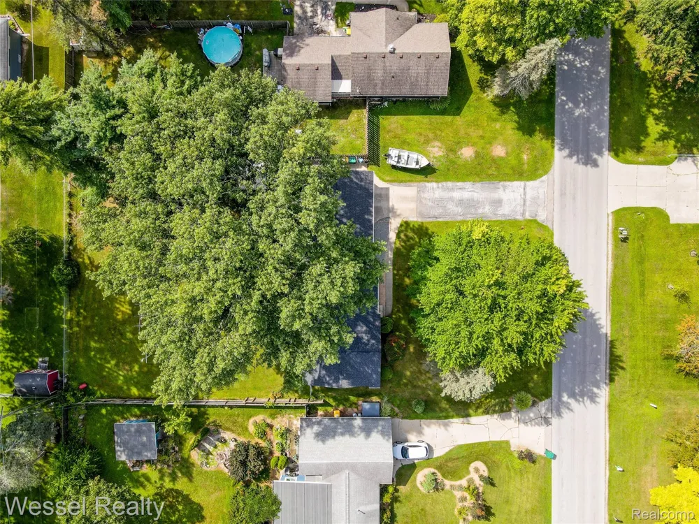 2546 Oakwood Drive Port Huron Charter Township, MI 48060