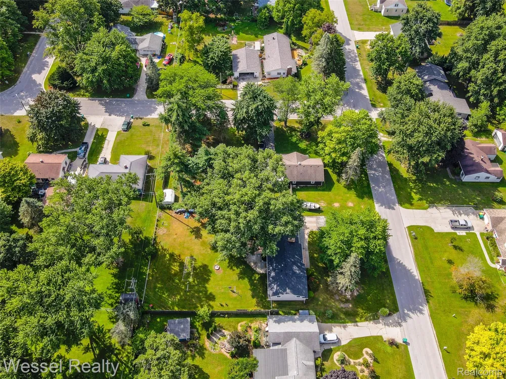 2546 Oakwood Drive Port Huron Charter Township, MI 48060