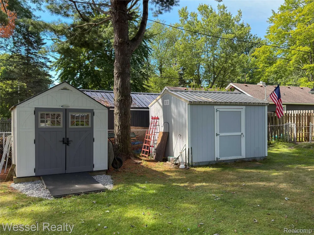 2546 Oakwood Drive Port Huron Charter Township, MI 48060