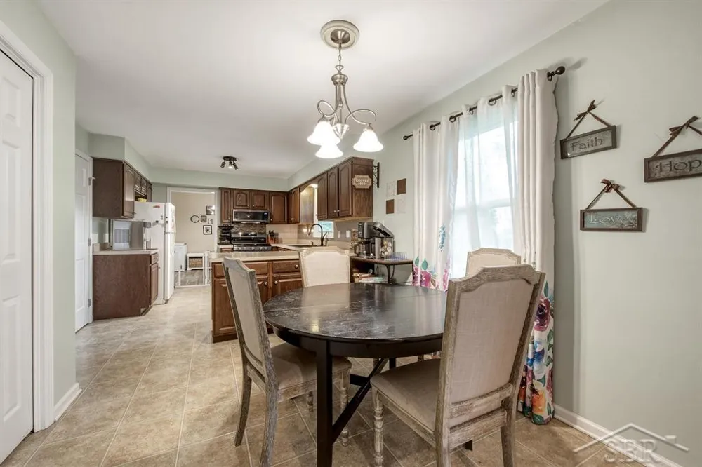 5105 Kentford Drive Saginaw Charter Township, MI 48638