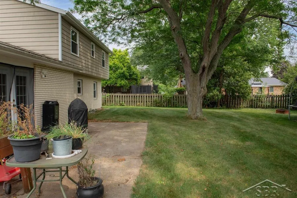 5105 Kentford Drive Saginaw Charter Township, MI 48638