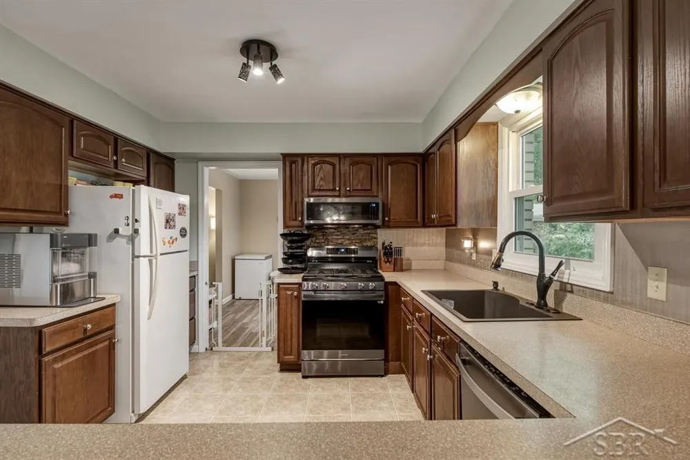5105 Kentford Drive Saginaw Charter Township, MI 48638