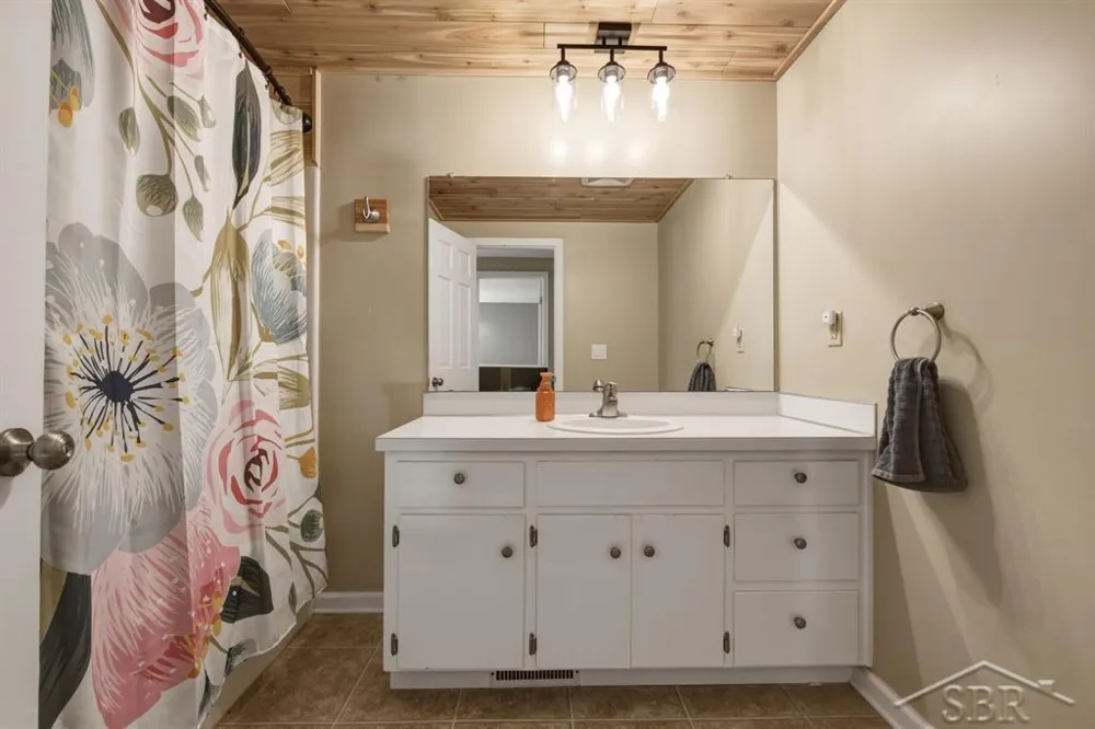 5105 Kentford Drive Saginaw Charter Township, MI 48638