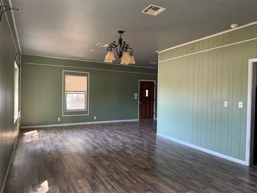 911 S McQuarrie Avenue Wagoner, OK 74467
