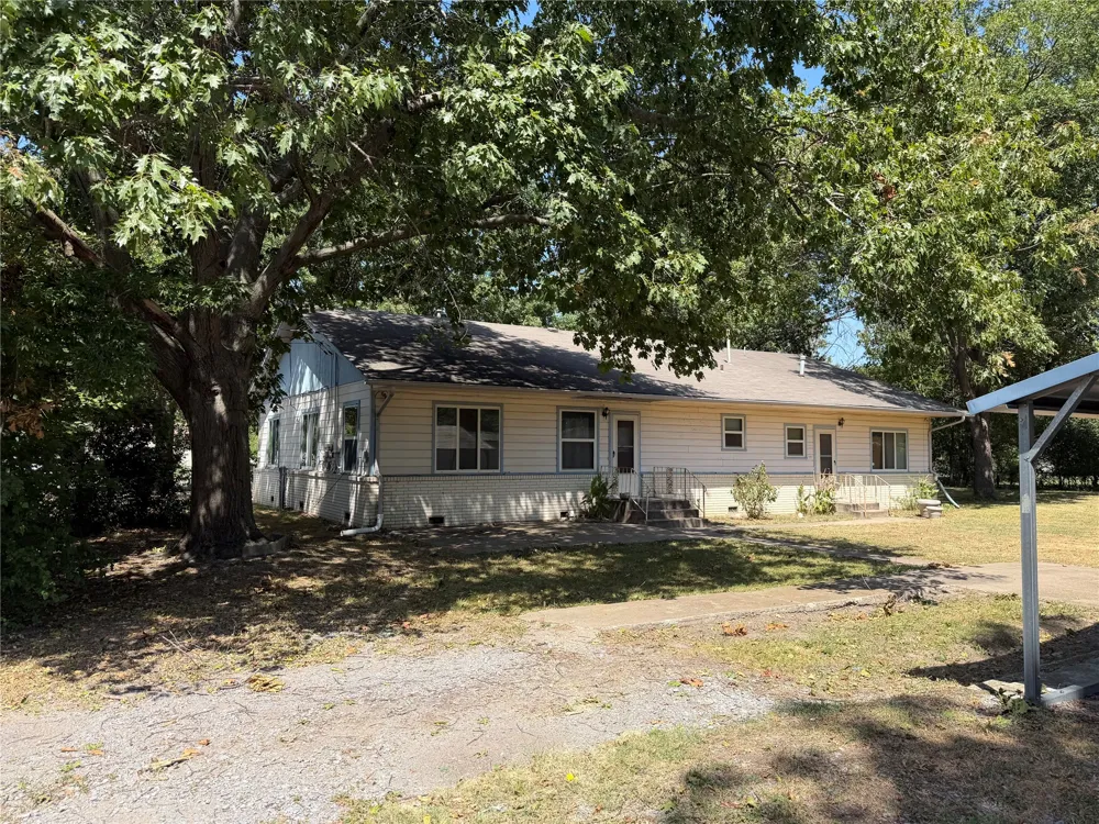 911 S McQuarrie Avenue Wagoner, OK 74467