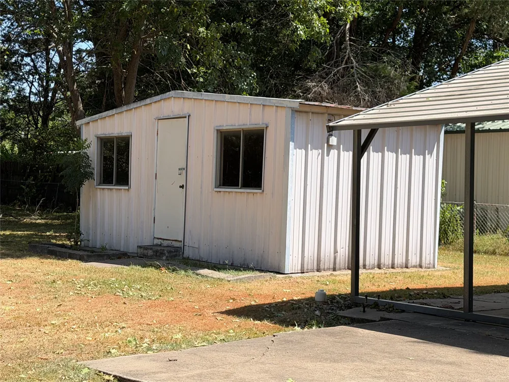 911 S McQuarrie Avenue Wagoner, OK 74467