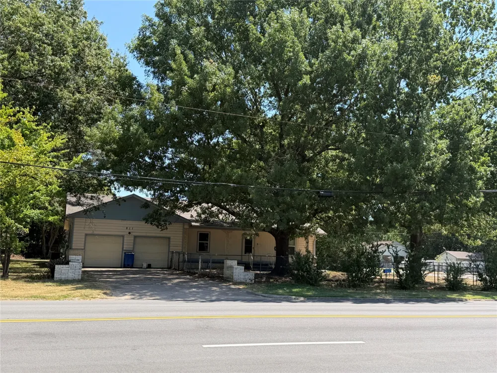 911 S McQuarrie Avenue Wagoner, OK 74467