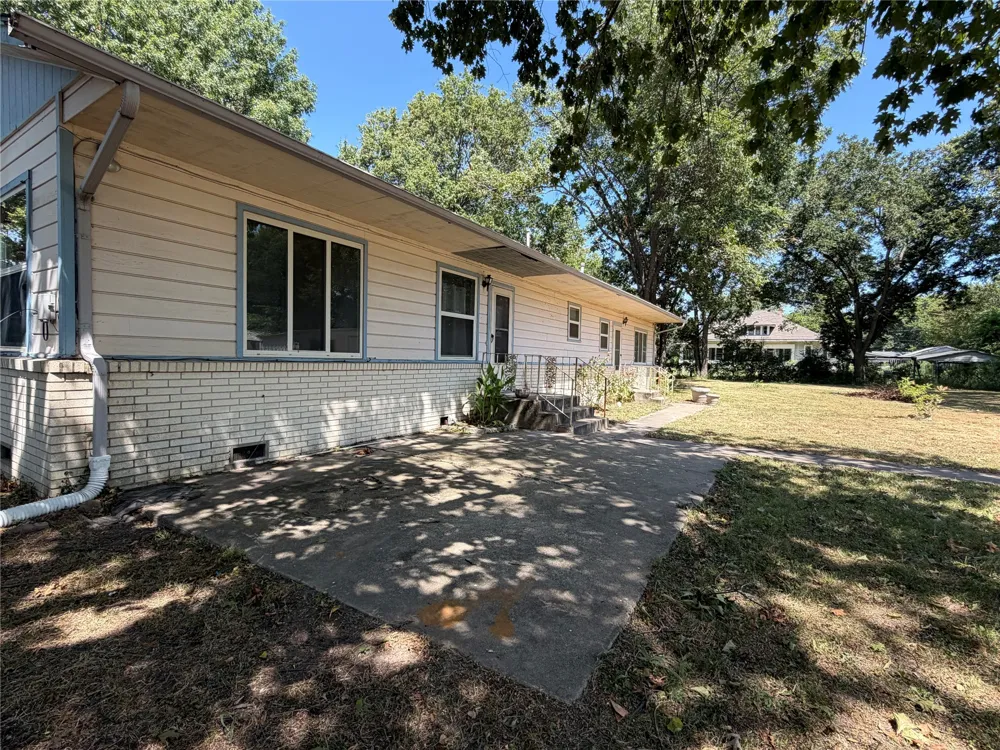 911 S McQuarrie Avenue Wagoner, OK 74467
