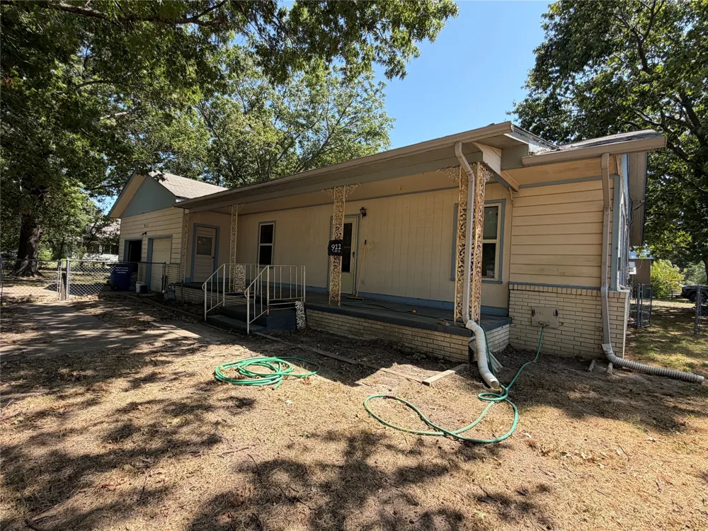 911 S McQuarrie Avenue Wagoner, OK 74467