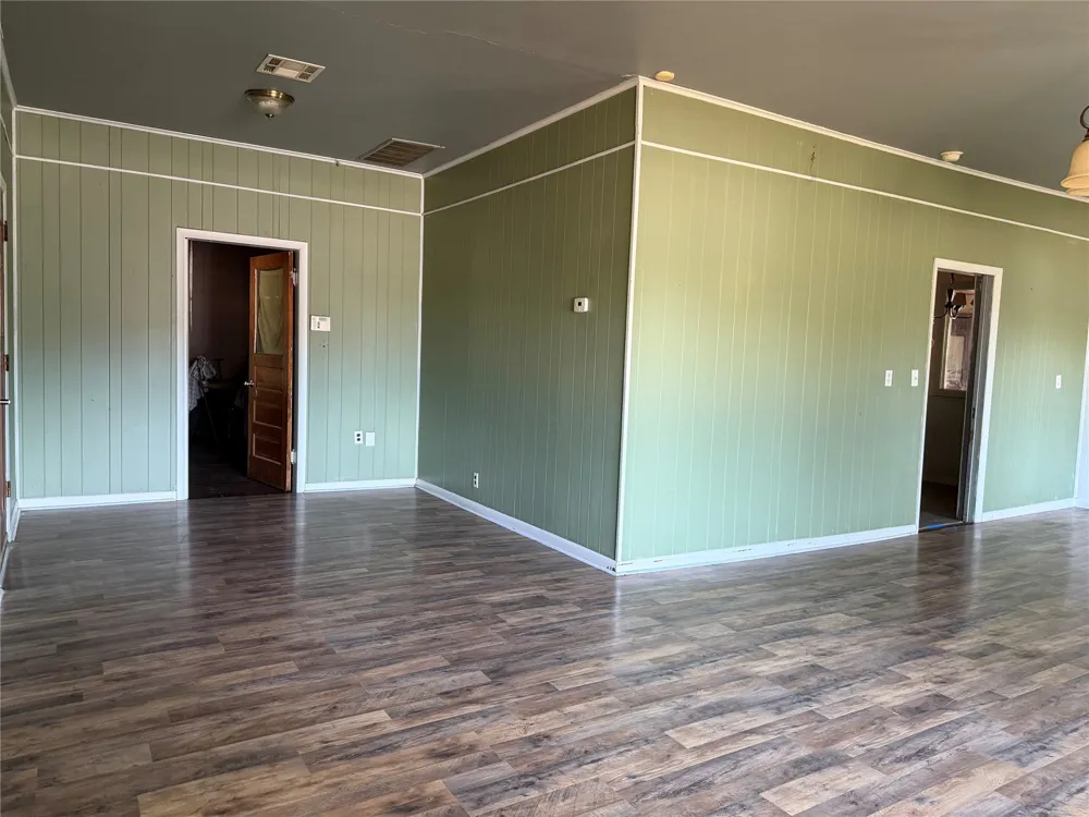 911 S McQuarrie Avenue Wagoner, OK 74467