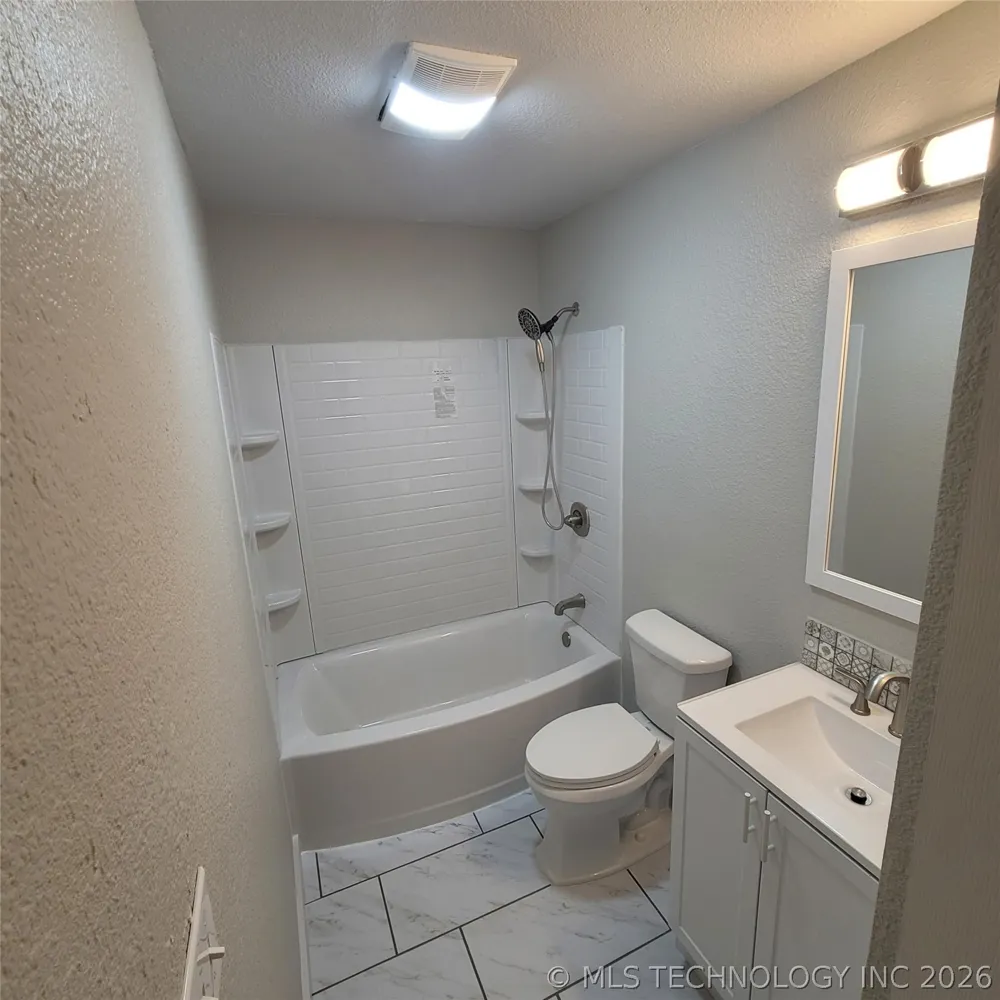 802 E Knisley Avenue Checotah, OK 74426