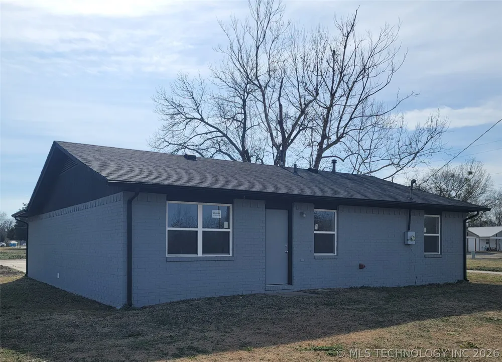 802 E Knisley Avenue Checotah, OK 74426