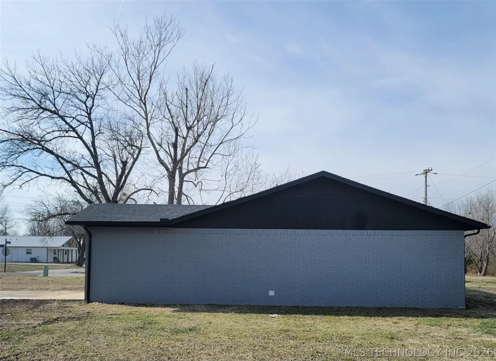 802 E Knisley Avenue Checotah, OK 74426