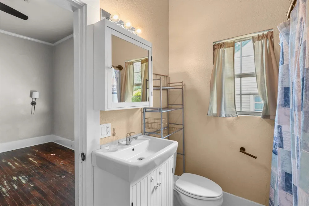 318 SW D STREET Ardmore, OK 73401