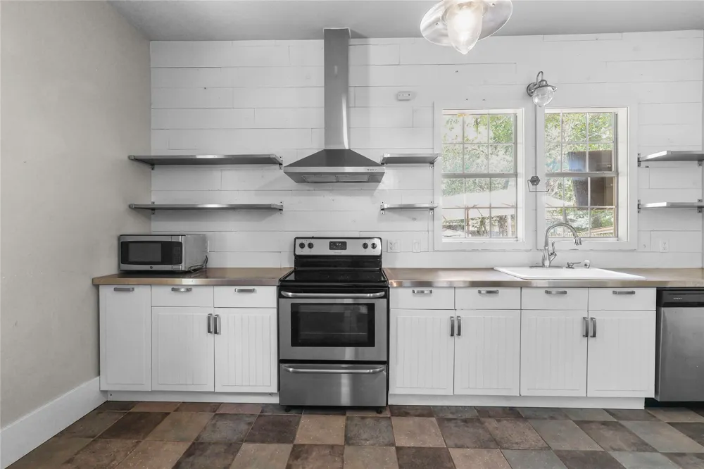 318 SW D STREET Ardmore, OK 73401