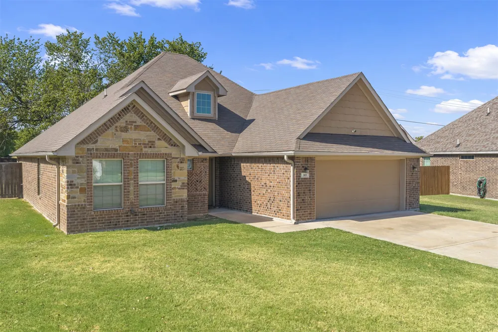 301 Wandering Way Ardmore, OK 73401