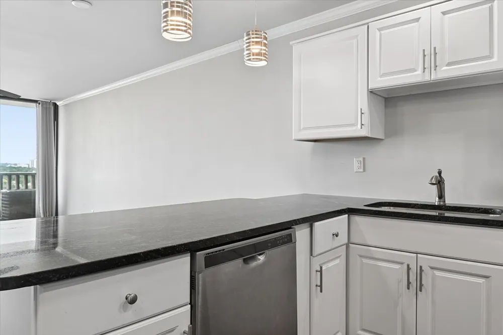 1502 S Boulder Avenue #14K Tulsa, OK 74119