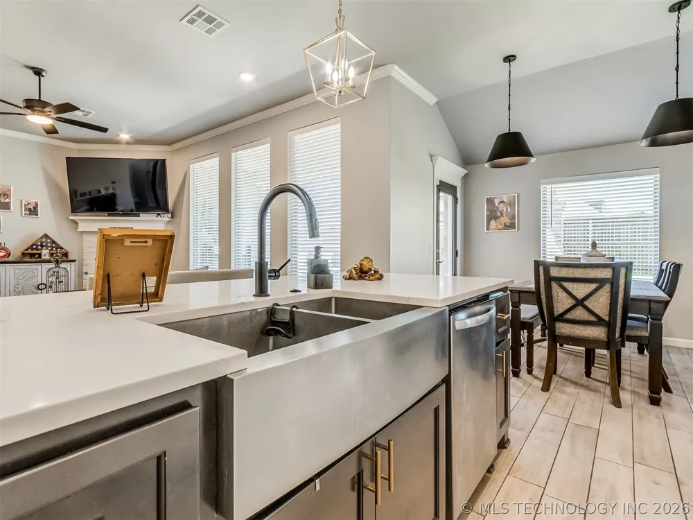 912 E Fulton Court Broken Arrow, OK 74012