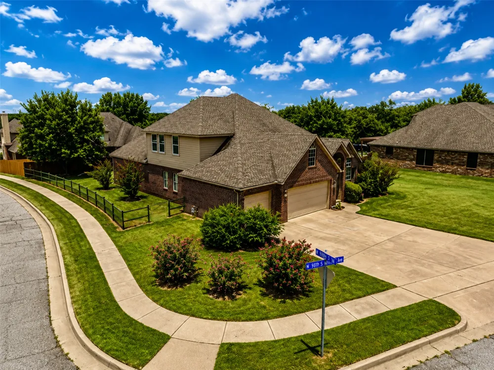 4604 Narcissus Avenue Broken Arrow, OK 74012