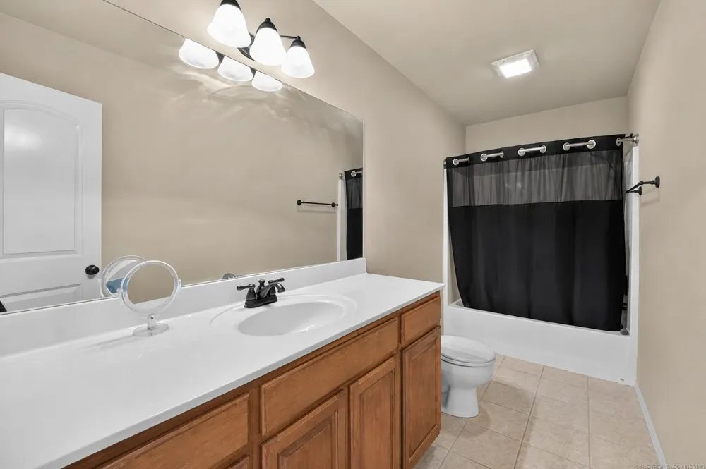 4604 Narcissus Avenue Broken Arrow, OK 74012