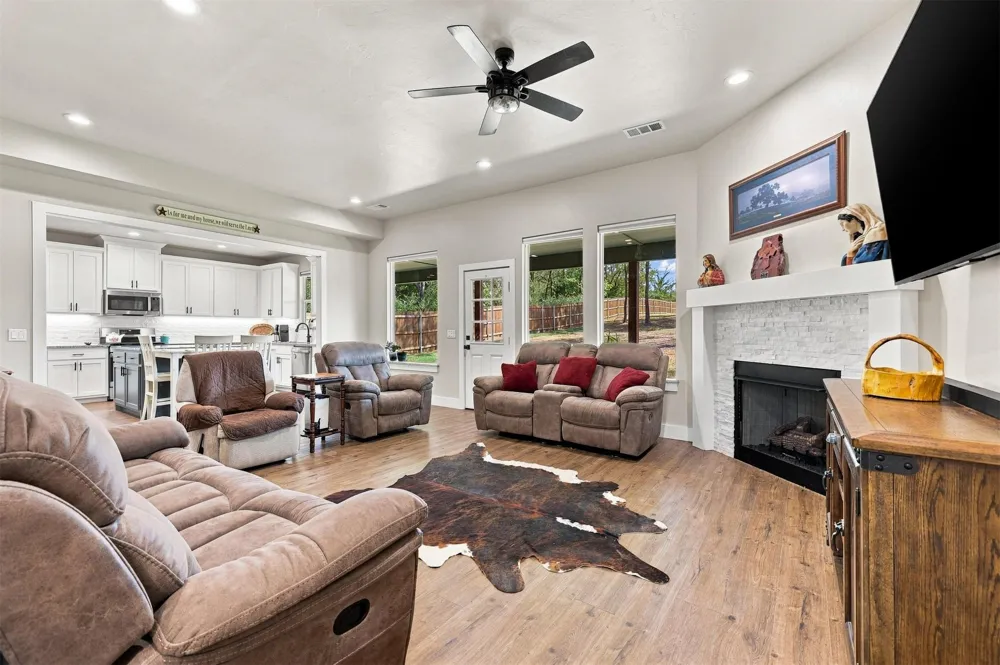 6953 River Oak Kingston, OK 73439