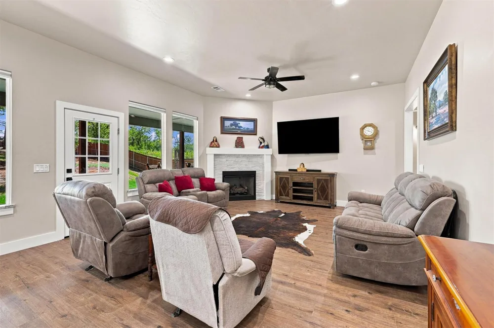 6953 River Oak Kingston, OK 73439