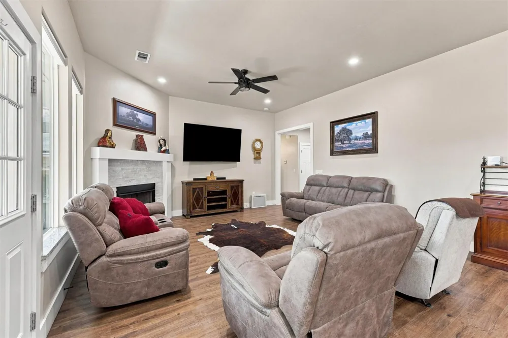 6953 River Oak Kingston, OK 73439