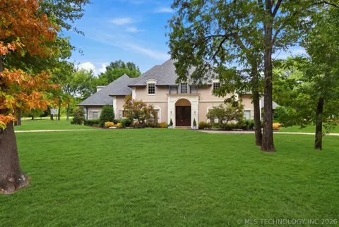 6960 Foxbriar Drive