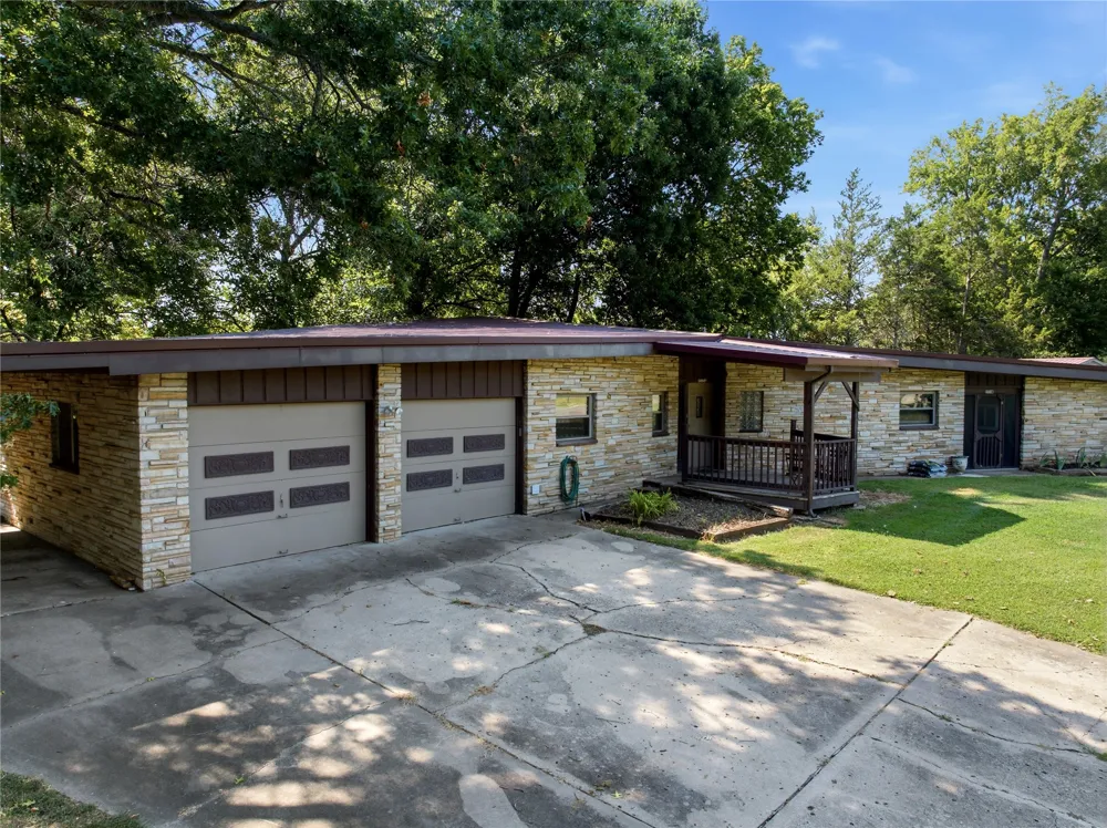 1513 Bowden Fort Gibson, OK 74434