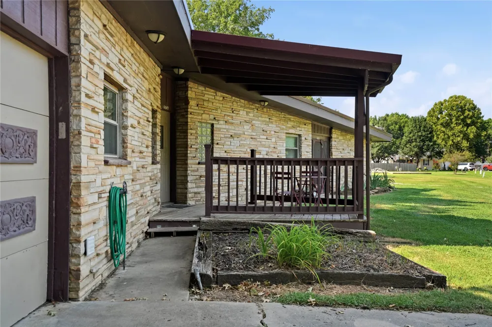 1513 Bowden Fort Gibson, OK 74434