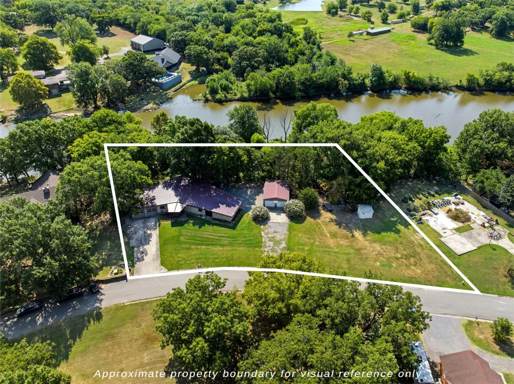 1513 Bowden Fort Gibson, OK 74434