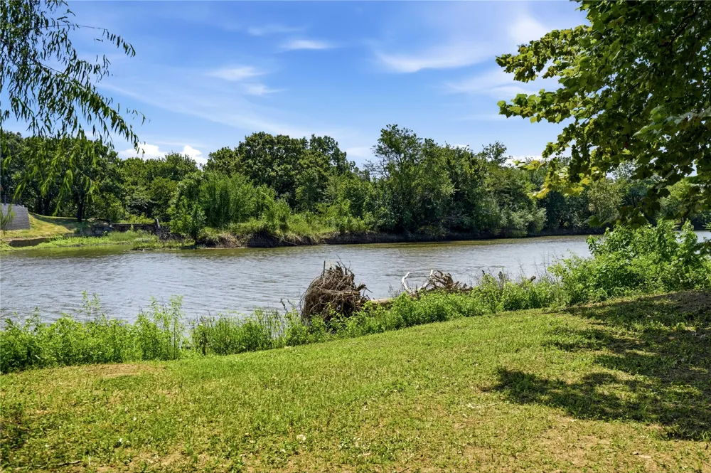 1513 Bowden Fort Gibson, OK 74434