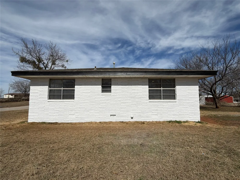 810048 S Main Street Agra, OK 74824