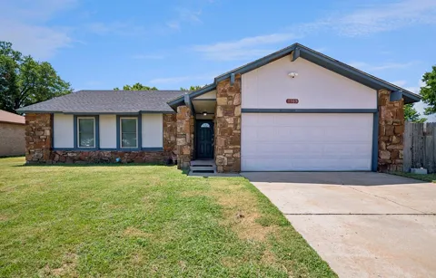 1305 W Waco Street