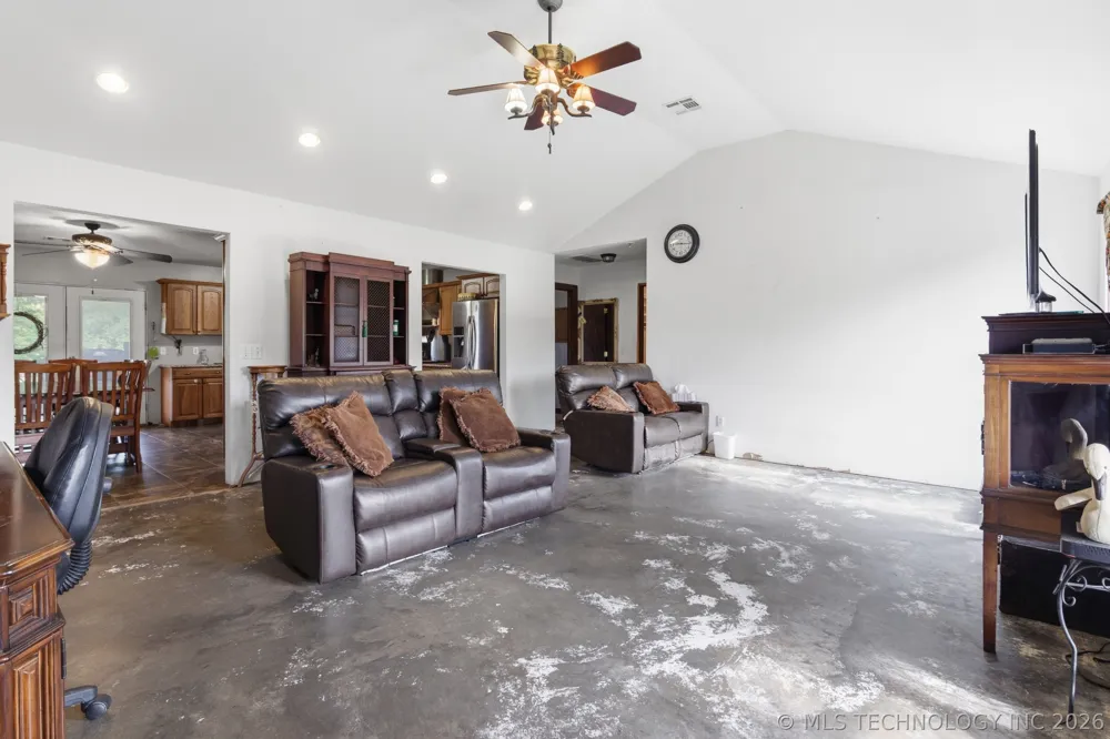 68741 S 225 ROAD Wagoner, OK 74467
