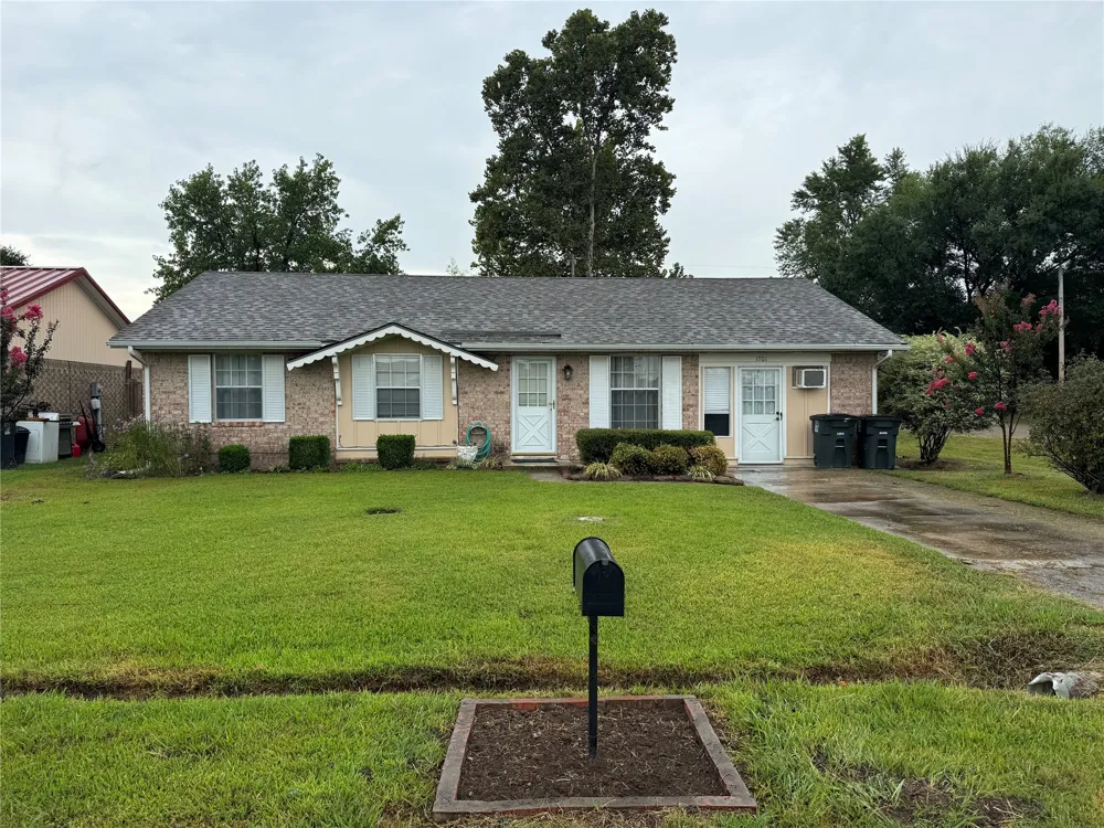 1701 Smith Durant, OK 74701