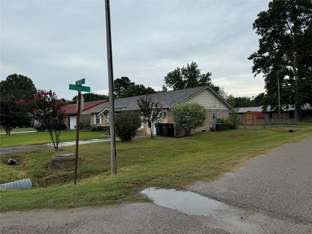 1701 Smith Durant, OK 74701