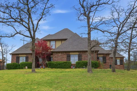 602 Cross Timbers Boulevard