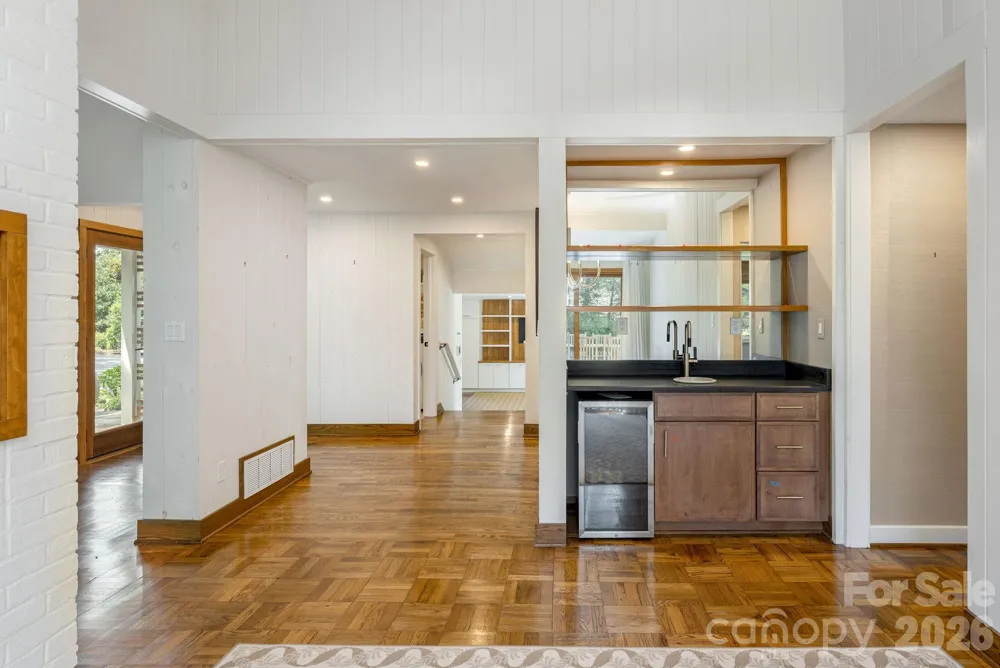 28 Forest Road Asheville, NC 28803