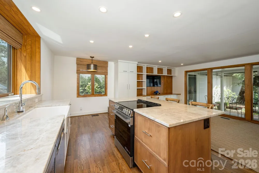 28 Forest Road Asheville, NC 28803