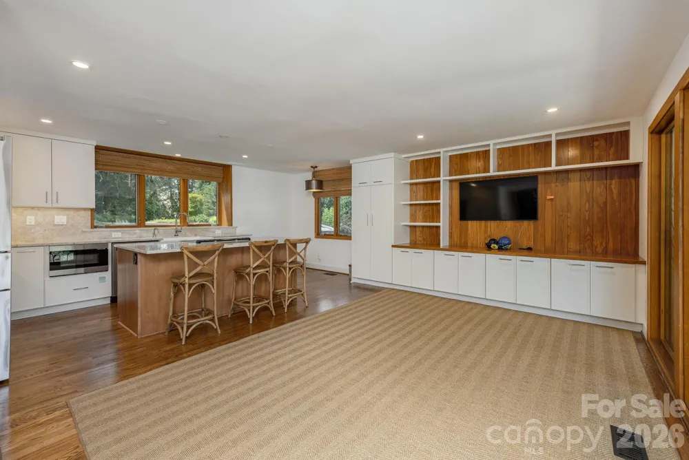 28 Forest Road Asheville, NC 28803