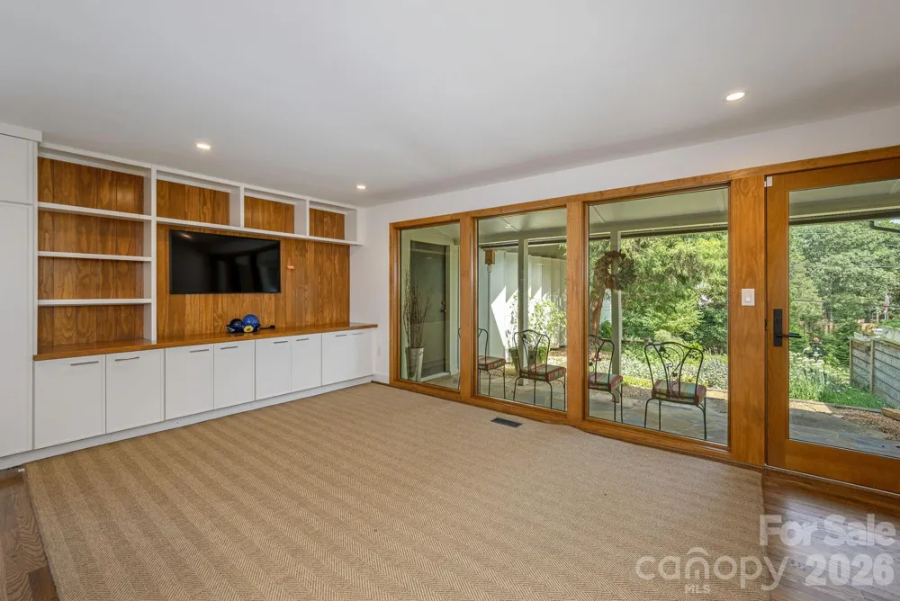 28 Forest Road Asheville, NC 28803