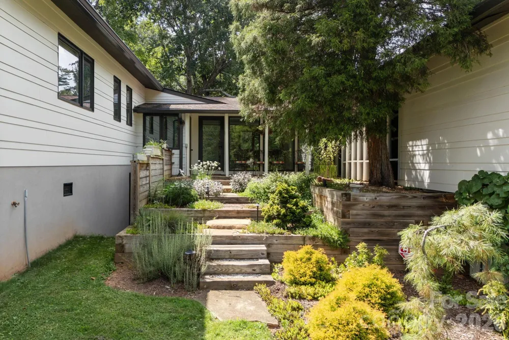 28 Forest Road Asheville, NC 28803