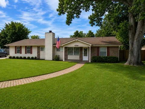 4744 Carolyn Lane