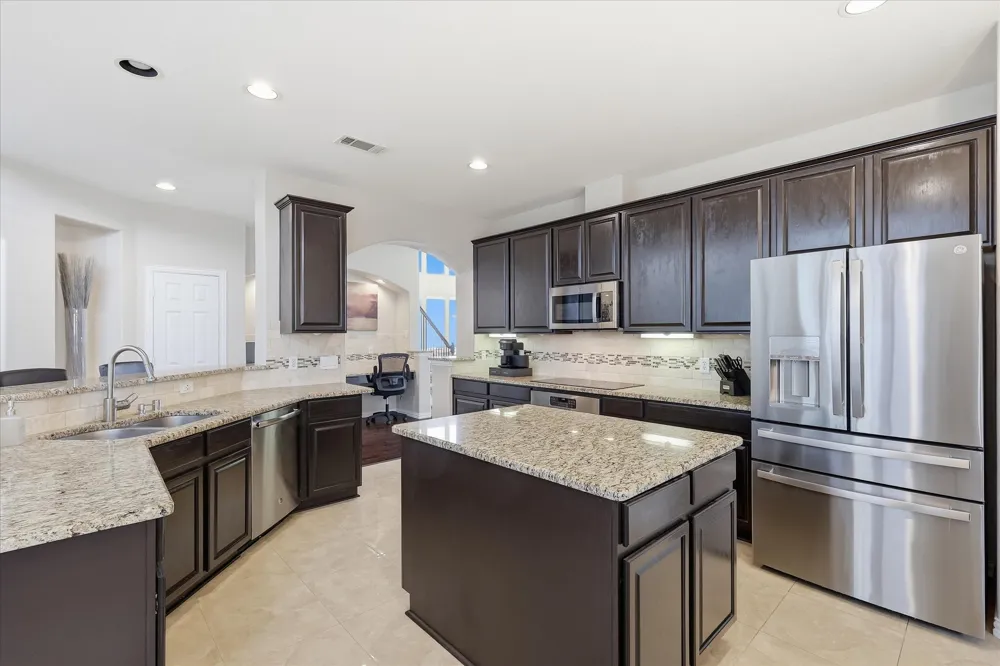 374 Fairlanding Avenue Fairview, TX 75069