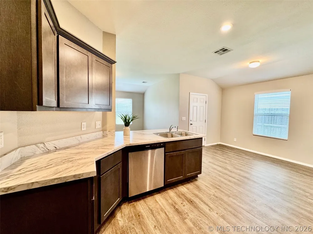 1814 S 14th Street Broken Arrow, OK 74012