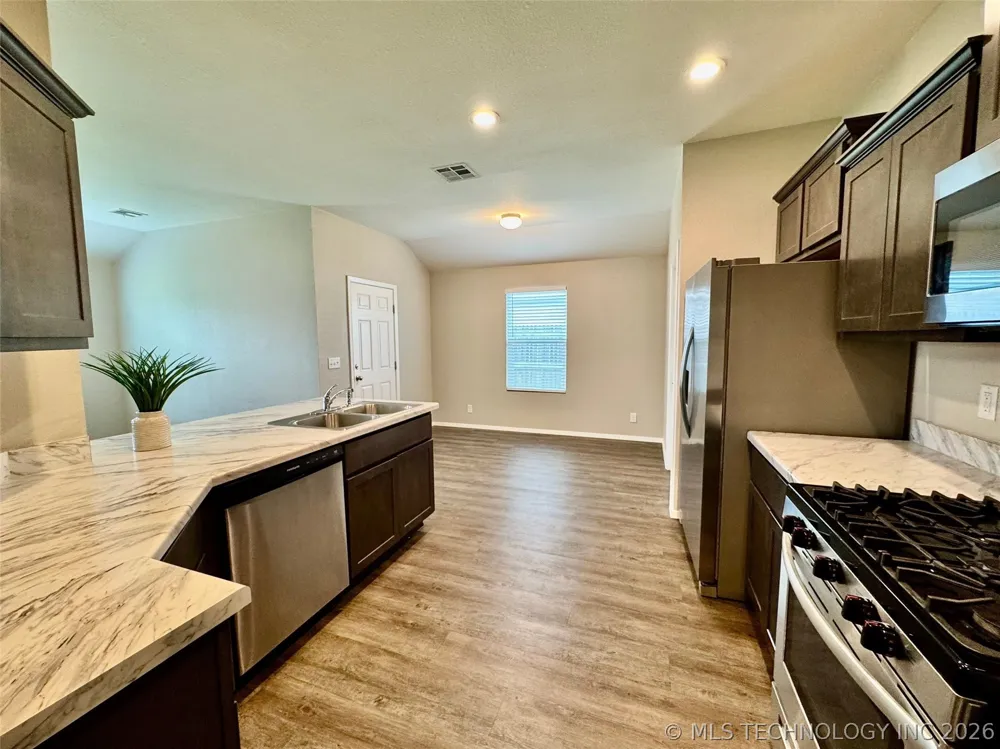 1814 S 14th Street Broken Arrow, OK 74012