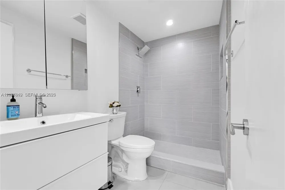 110 Salamanca Ave #403 Coral Gables, FL 33134