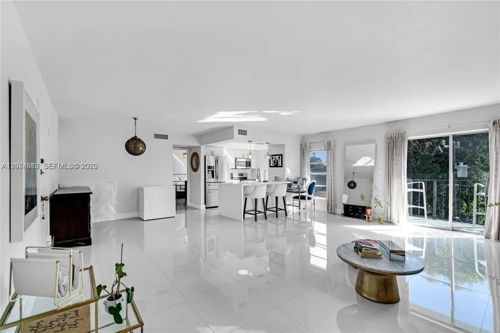 110 Salamanca Ave #403 Coral Gables, FL 33134
